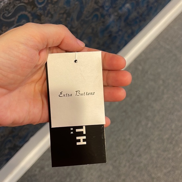 Crisp white top by Worth, Open to offers. - Picture 8 of 10